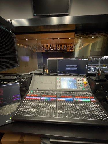 mobile - carousel-hero-element image-1