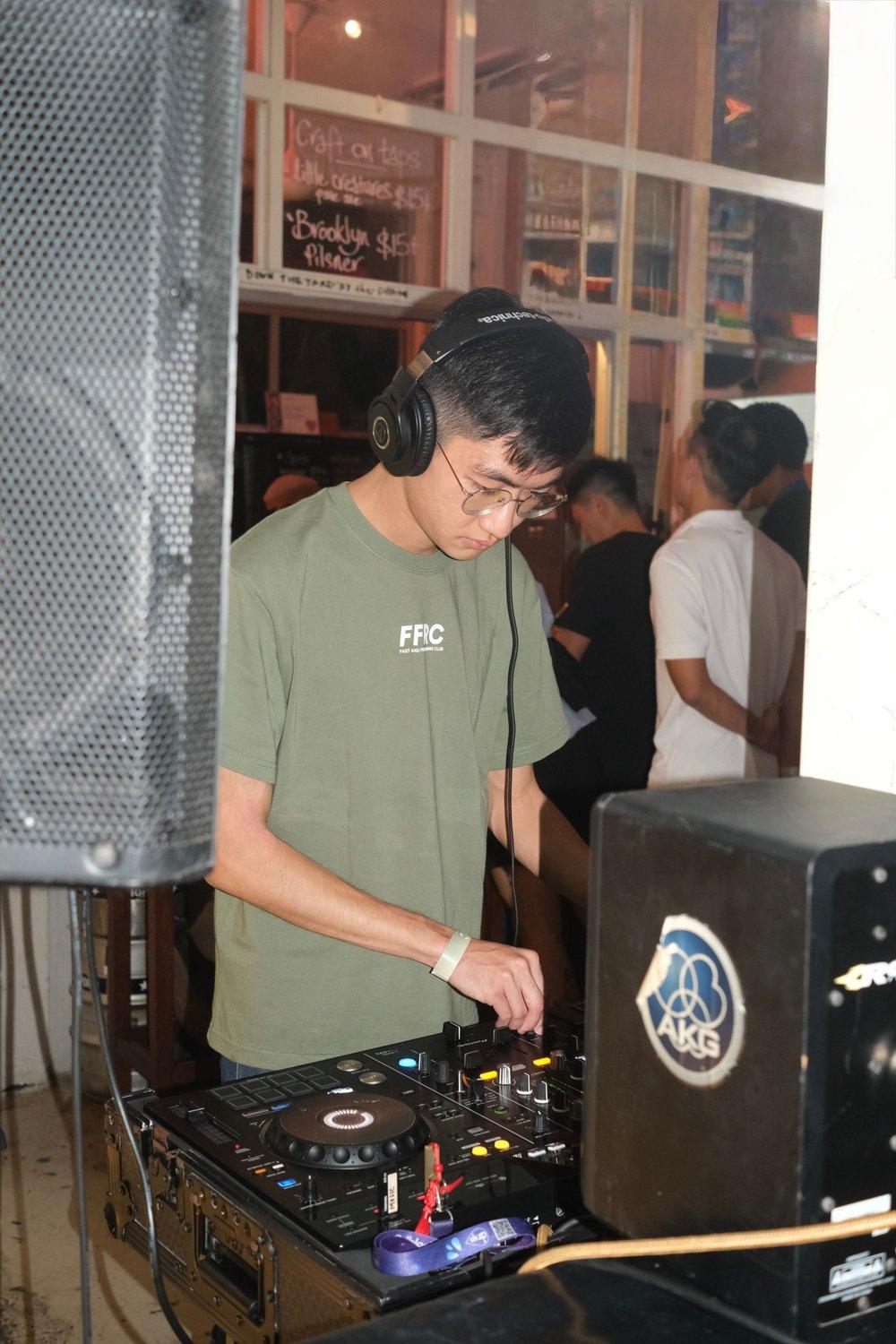 carousel-hero-element image-1